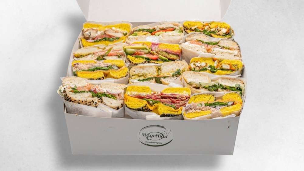 Medium Bundle mit 9 Bagel-Sandwiches in weißer BagelRad-Box